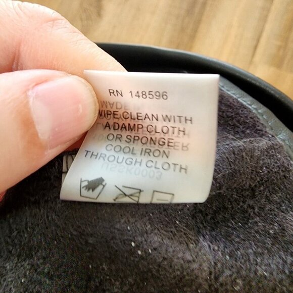 Universal Standard Silaro Faux Leather Skirt Minimalist Sz XL (26-28) Pull On - Picture 7 of 8